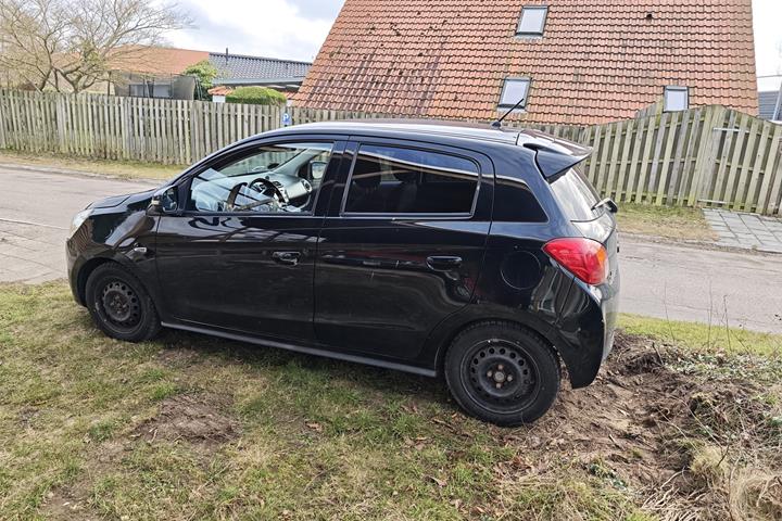 Sort Mitsubishi Space Star fra 2014