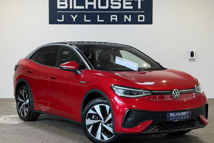 Rød VW ID.5 fra 2023 set udefra