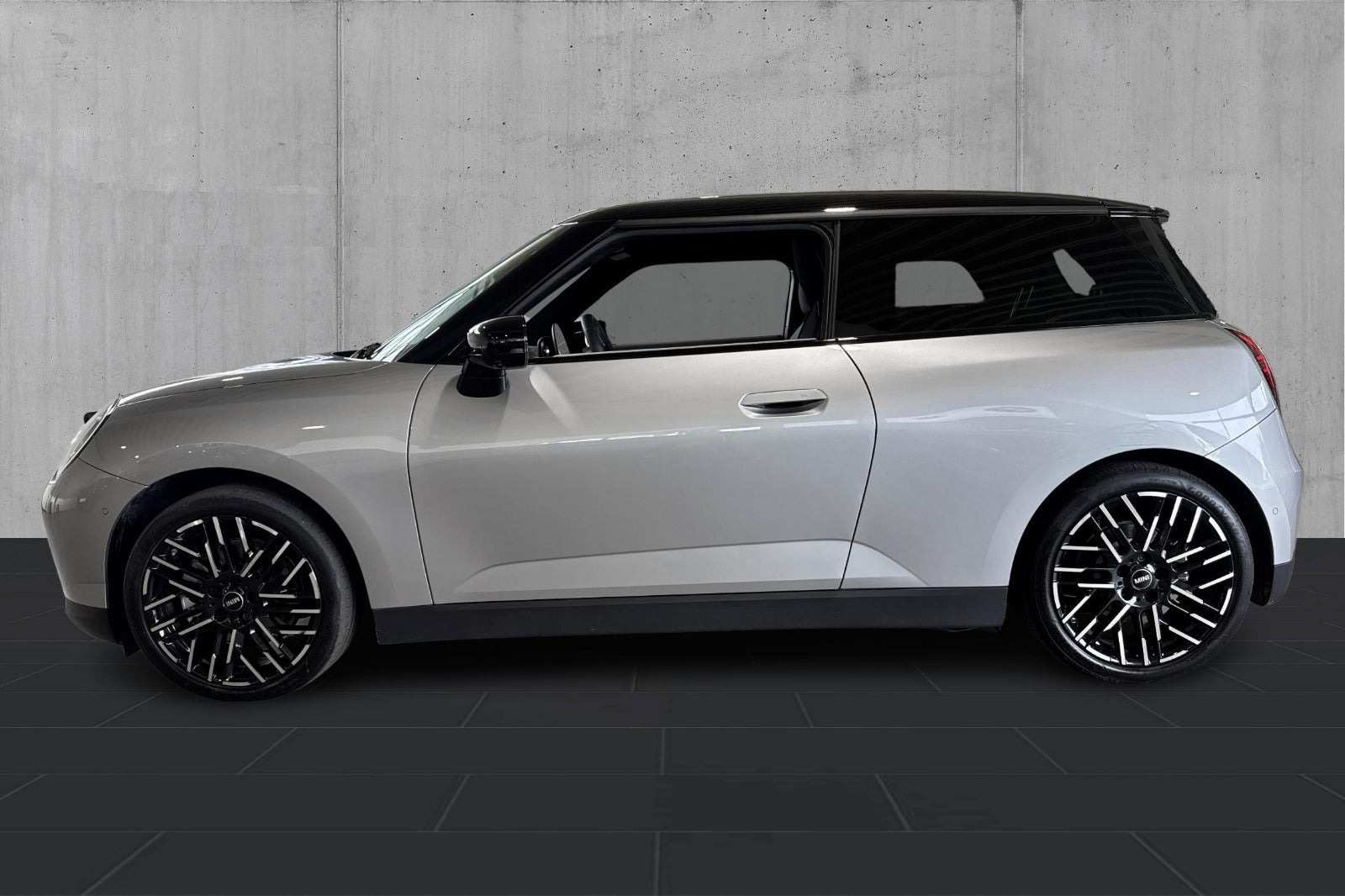 Sølv Mini Cooper SE fra 2025