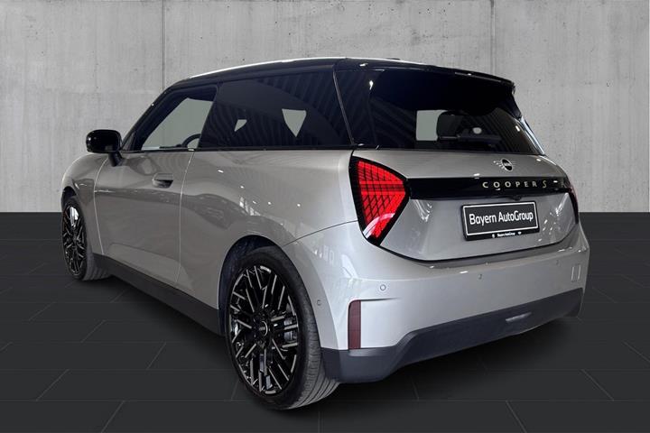 Sølv Mini Cooper SE fra 2025