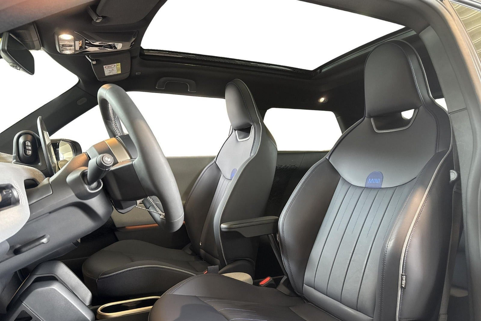 Sølv Mini Cooper SE fra 2025