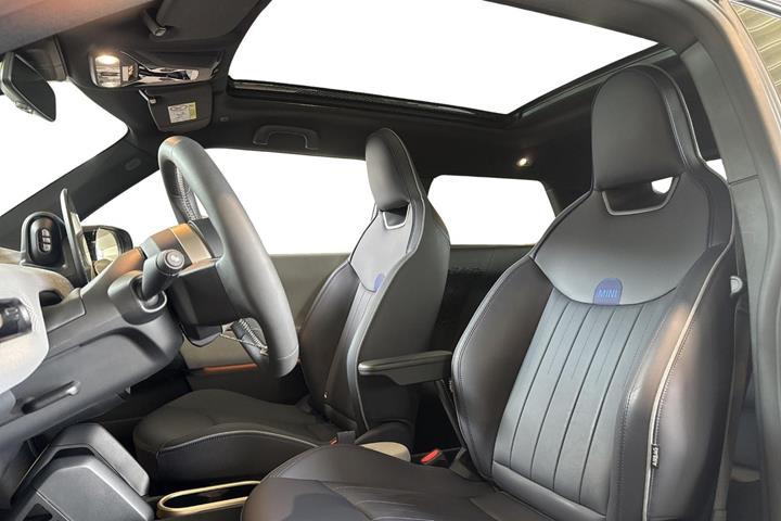Sølv Mini Cooper SE fra 2025