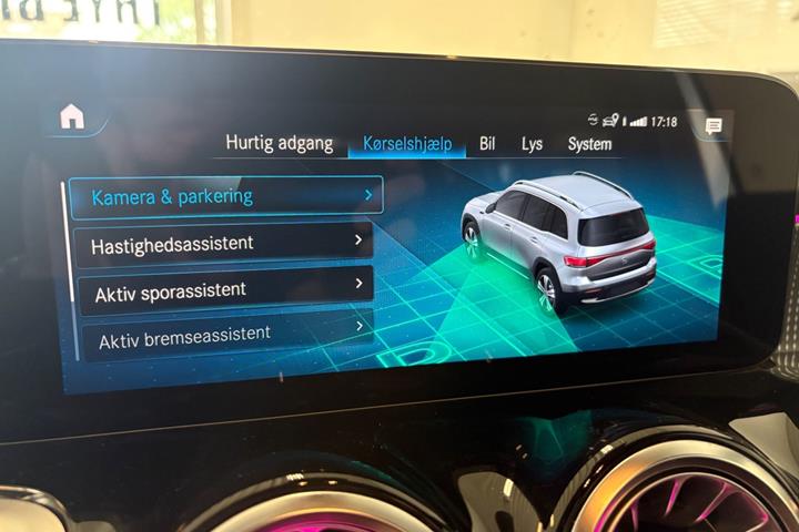 Sølv Mercedes EQB250 fra 2022