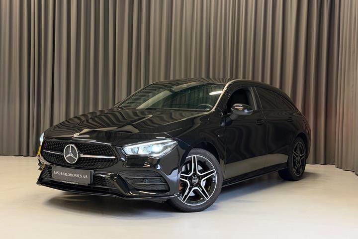 Sort Mercedes CLA250 e fra 2021 set udefra