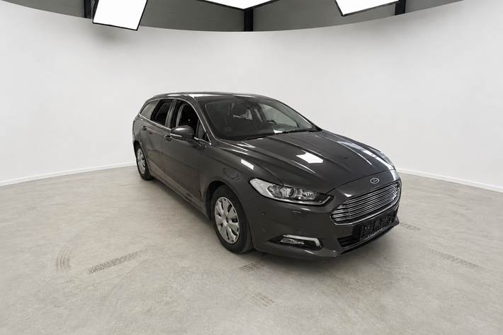 Grå Ford Mondeo fra 2016
