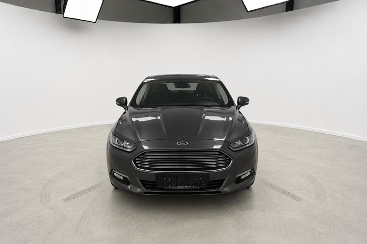 Grå Ford Mondeo fra 2016