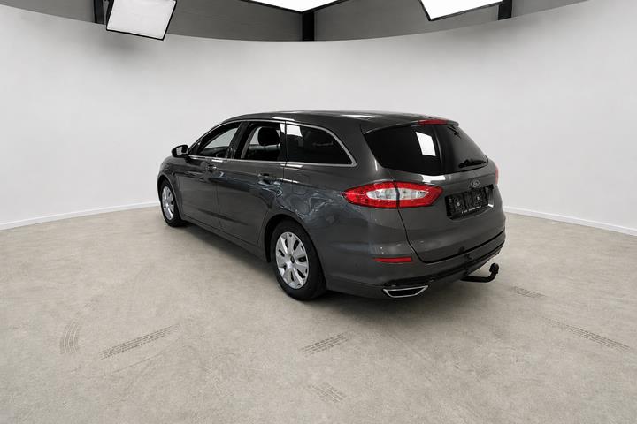 Grå Ford Mondeo fra 2016