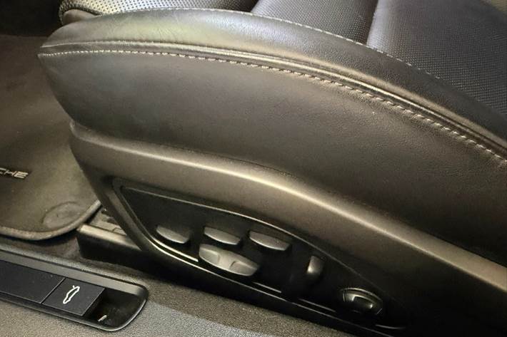 Sort Porsche 911 Carrera 4S fra 2021