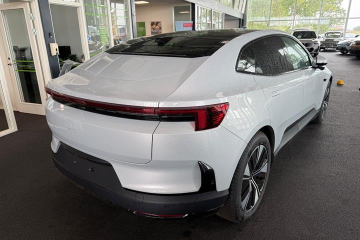 Sølv Polestar 4 fra 2026
