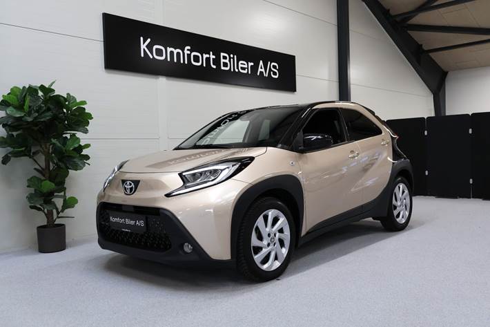Orange Toyota Aygo X fra 2022