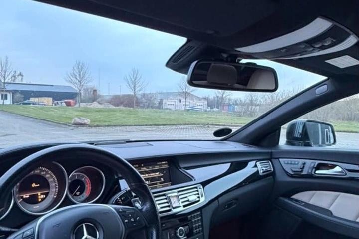 Sort Mercedes CLS350 fra 2011