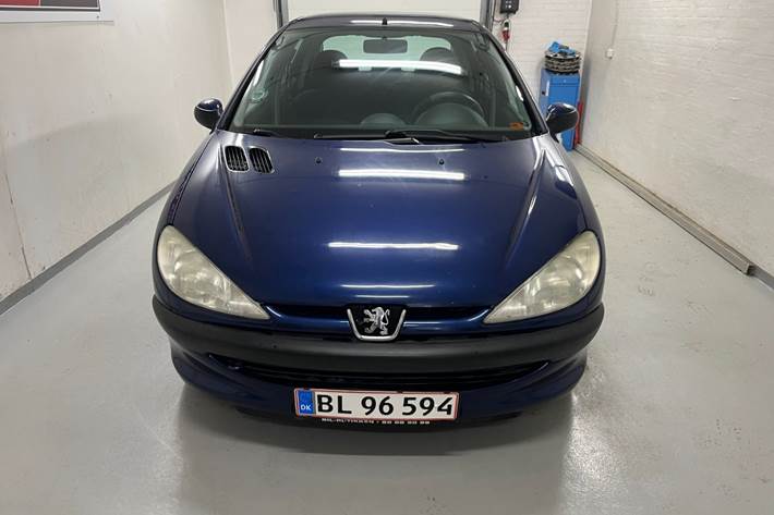 Blå Peugeot 206 fra 2003