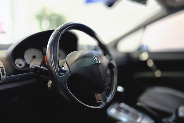 Sort Peugeot 407 fra 2005