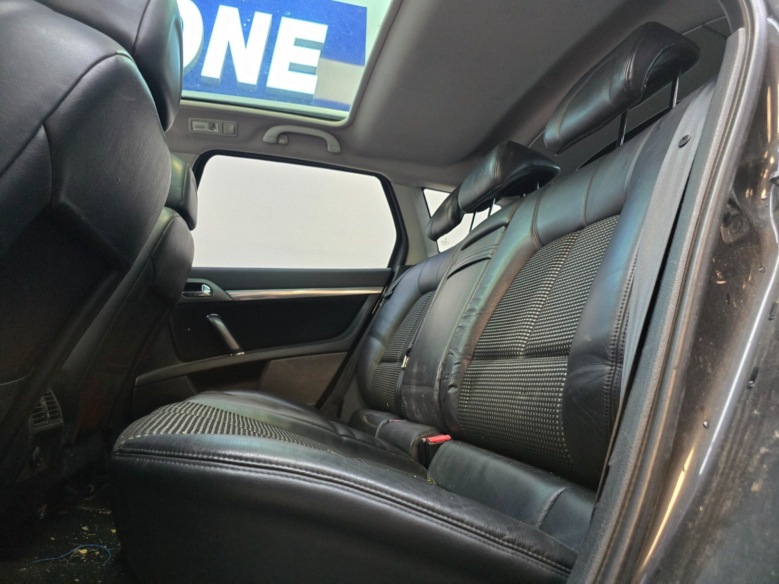 Sort Peugeot 407 fra 2005
