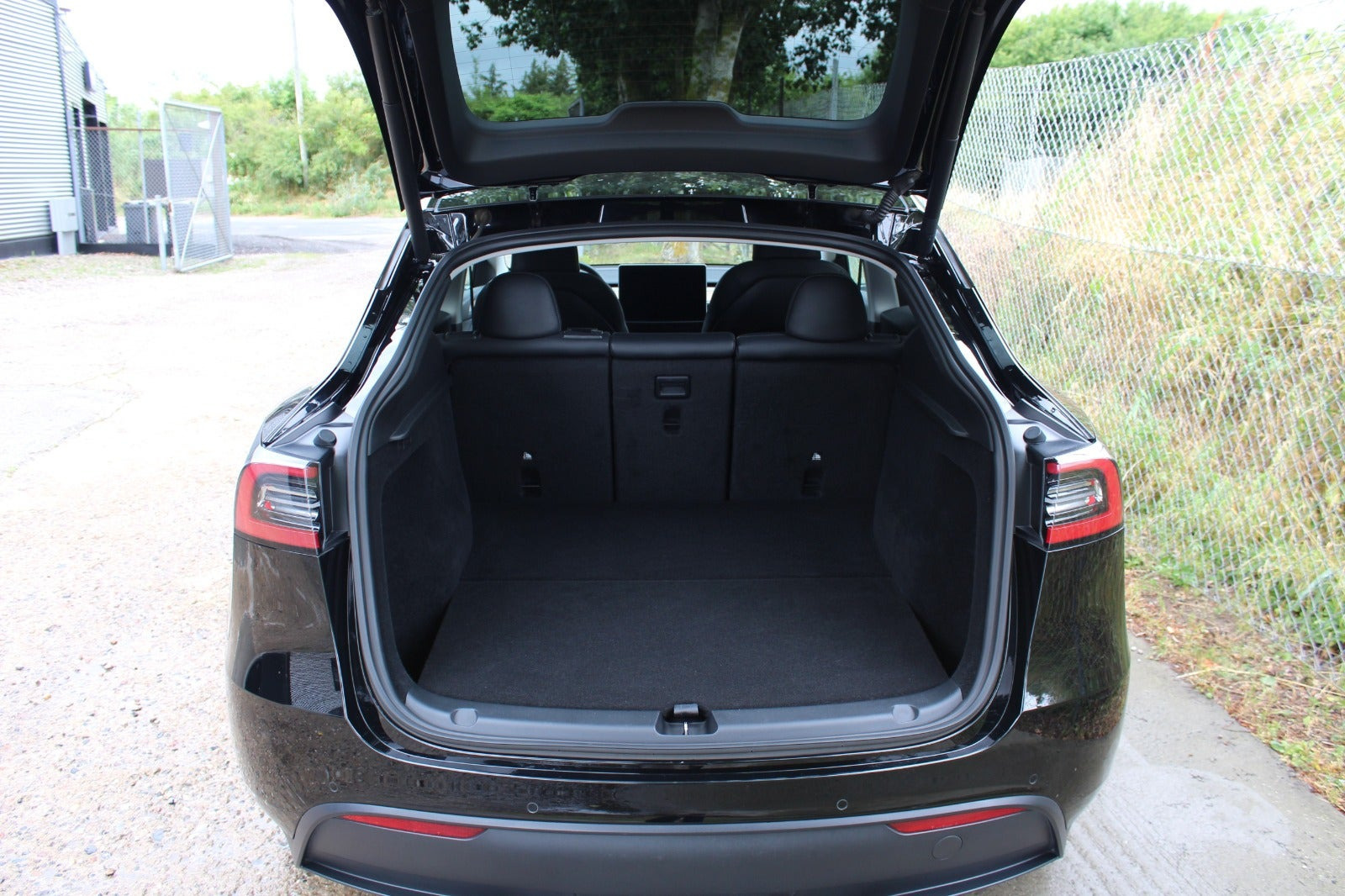 Sort Tesla Model Y fra 2022