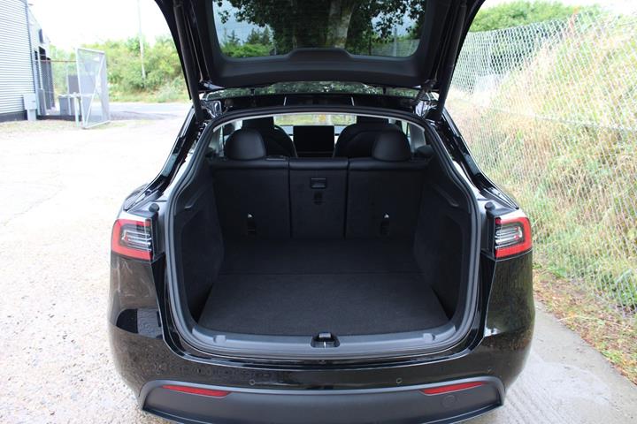 Sort Tesla Model Y fra 2022