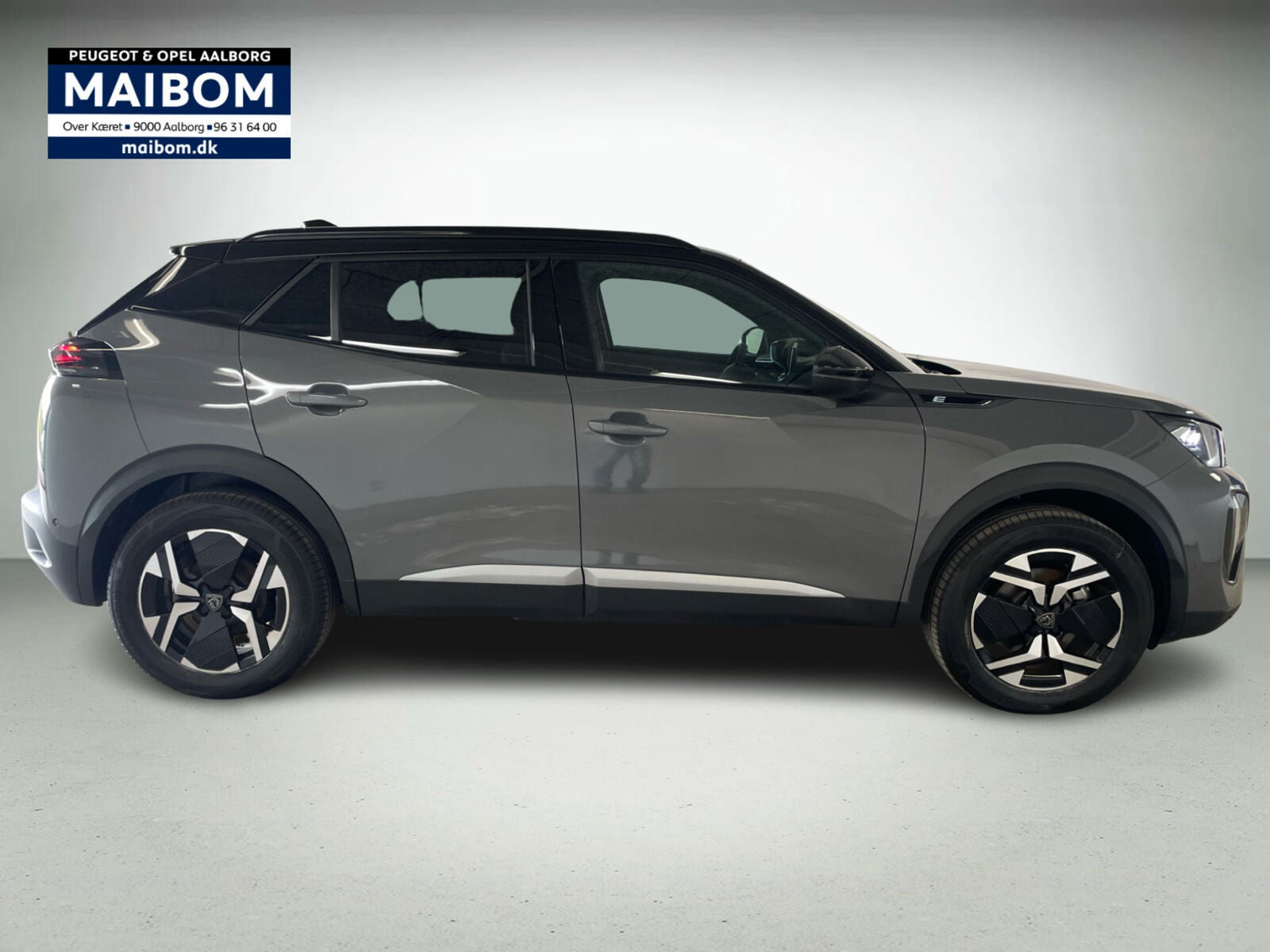 Grå Peugeot e-2008 fra 2025
