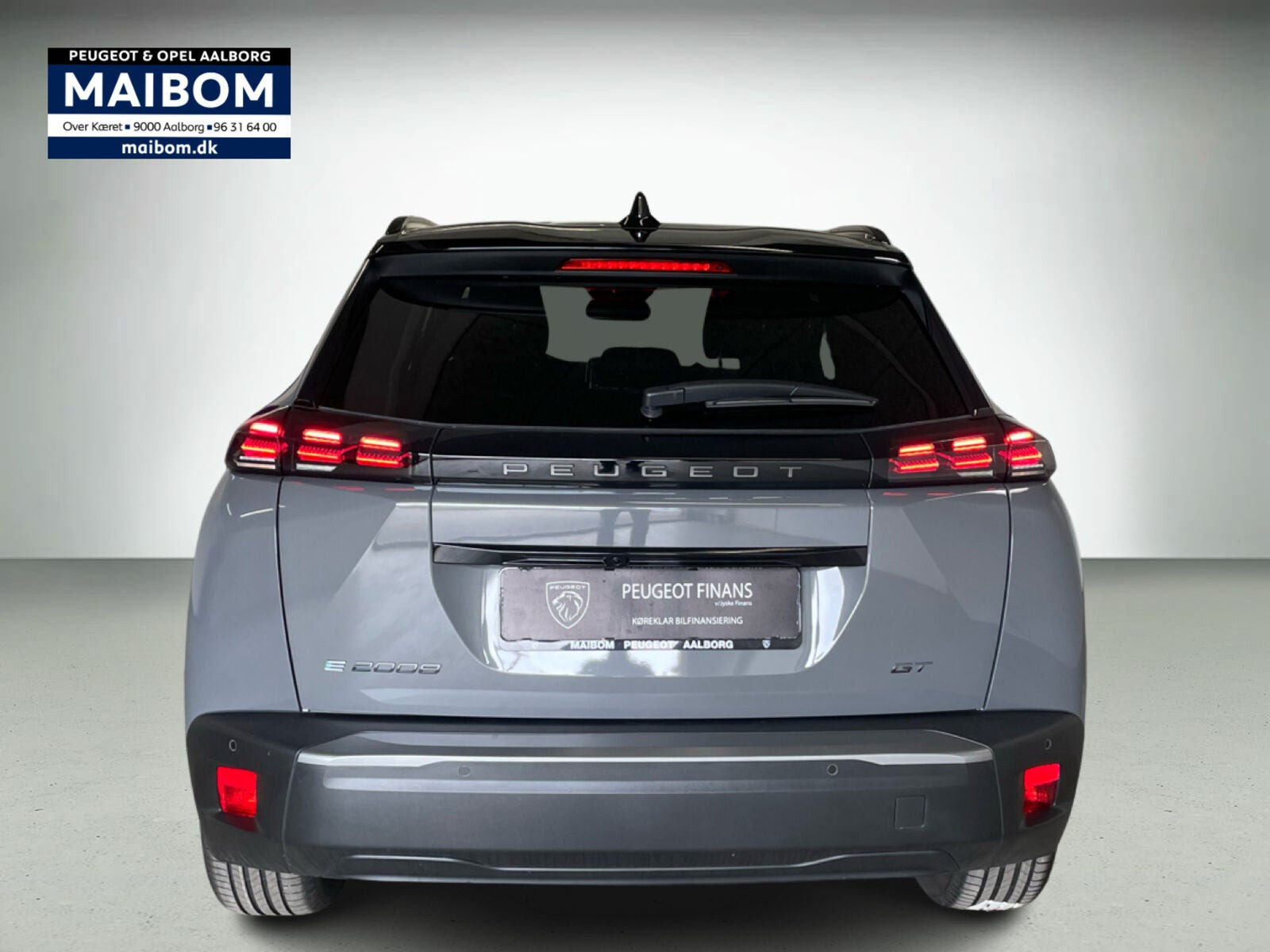 Grå Peugeot e-2008 fra 2025