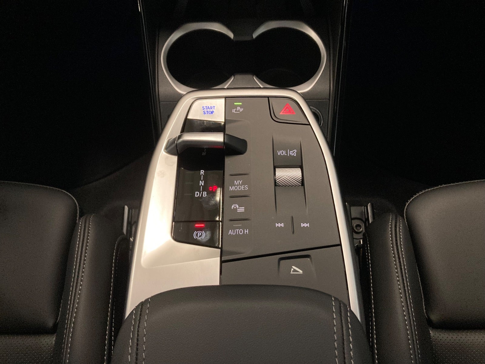 Blå BMW iX1 fra 2025
