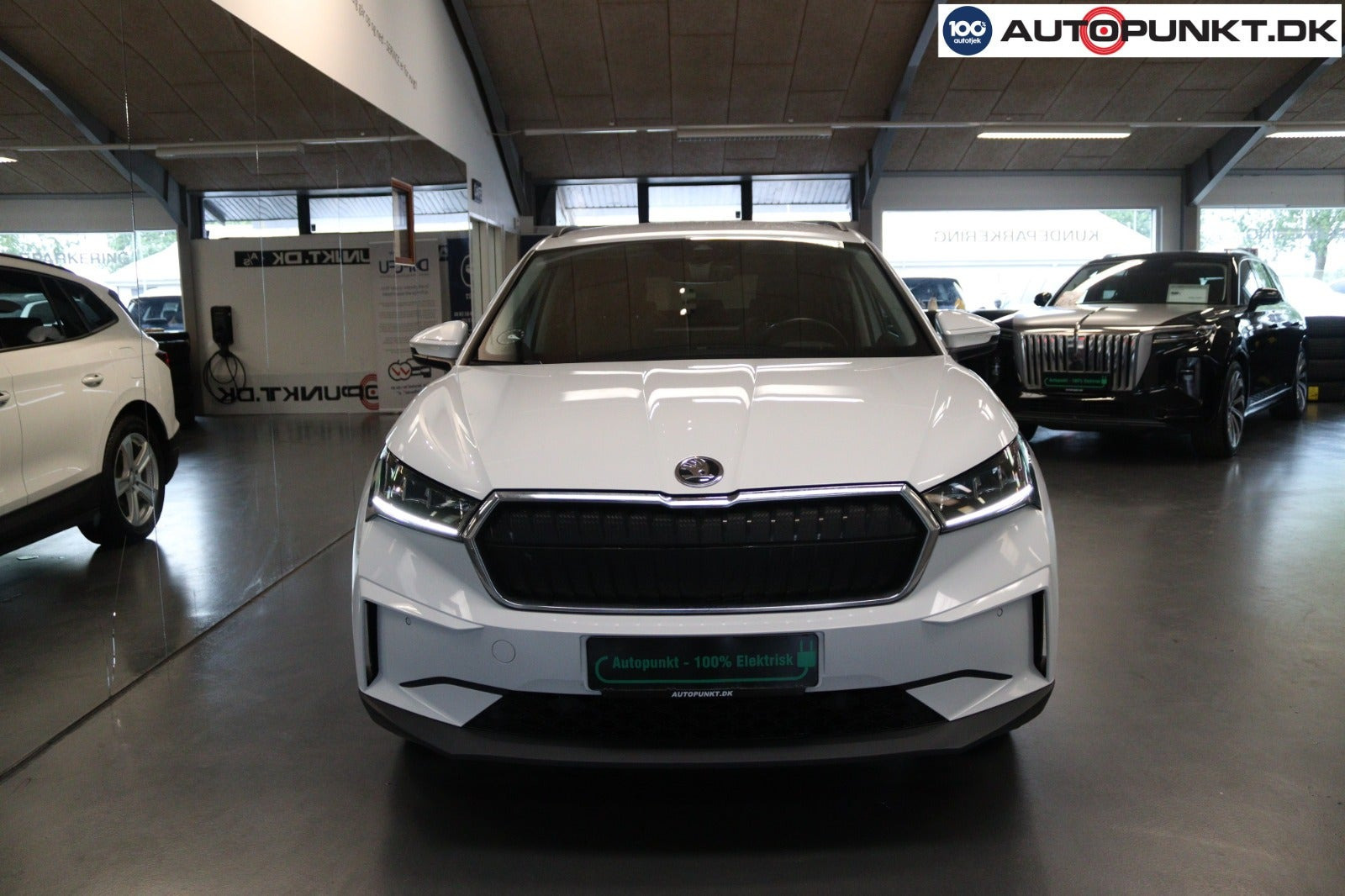 Hvid Skoda Enyaq fra 2023