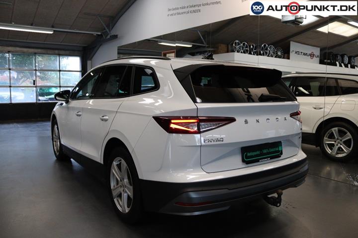 Hvid Skoda Enyaq fra 2023
