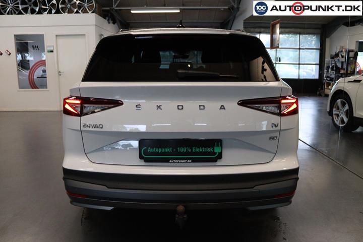 Hvid Skoda Enyaq fra 2023