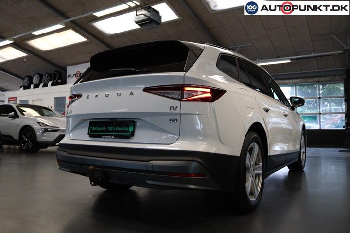 Hvid Skoda Enyaq fra 2023