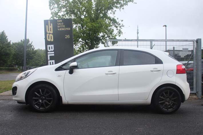 Hvid Kia Rio fra 2014