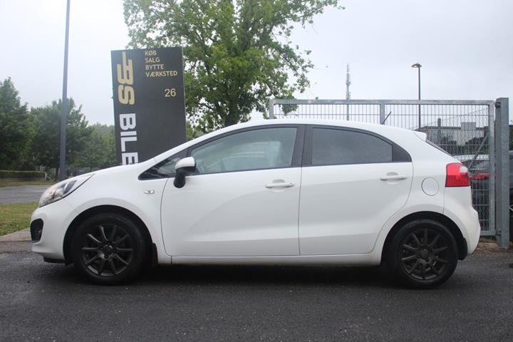 Hvid Kia Rio fra 2014
