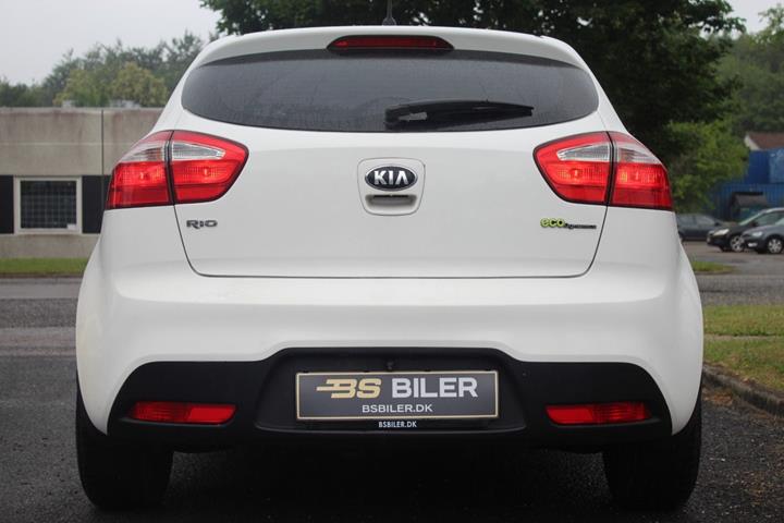 Hvid Kia Rio fra 2014