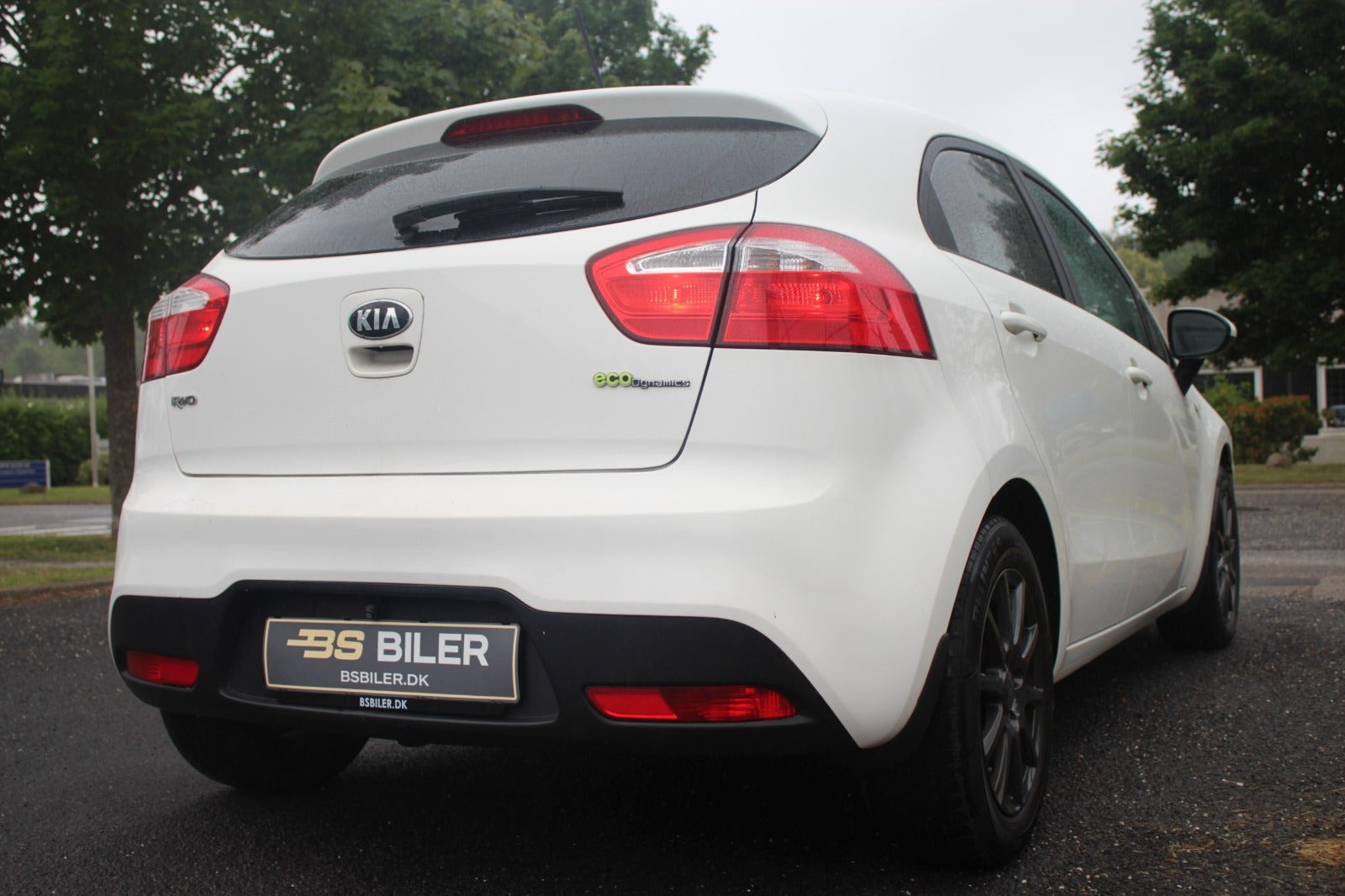 Hvid Kia Rio fra 2014
