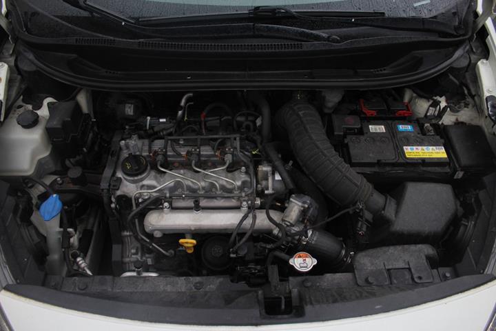 Hvid Kia Rio fra 2014