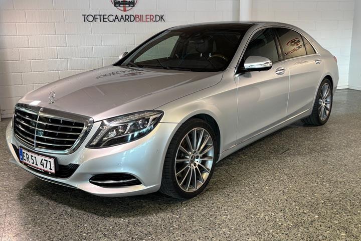 Sølv Mercedes S350 d fra 2016 set udefra