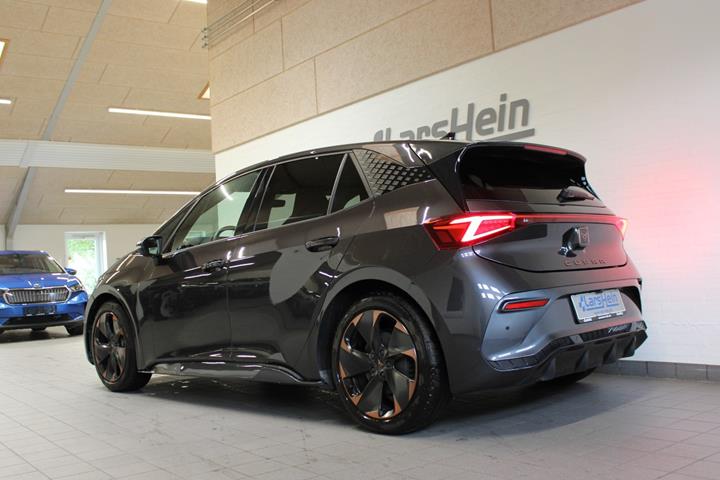 Grå Cupra Born fra 2024