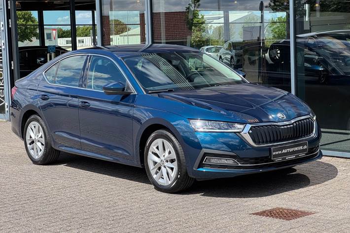 Blå Skoda Octavia fra 2022