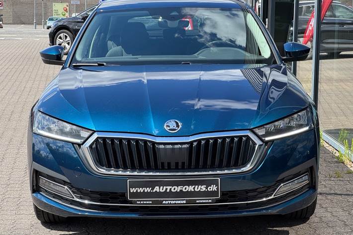 Blå Skoda Octavia fra 2022