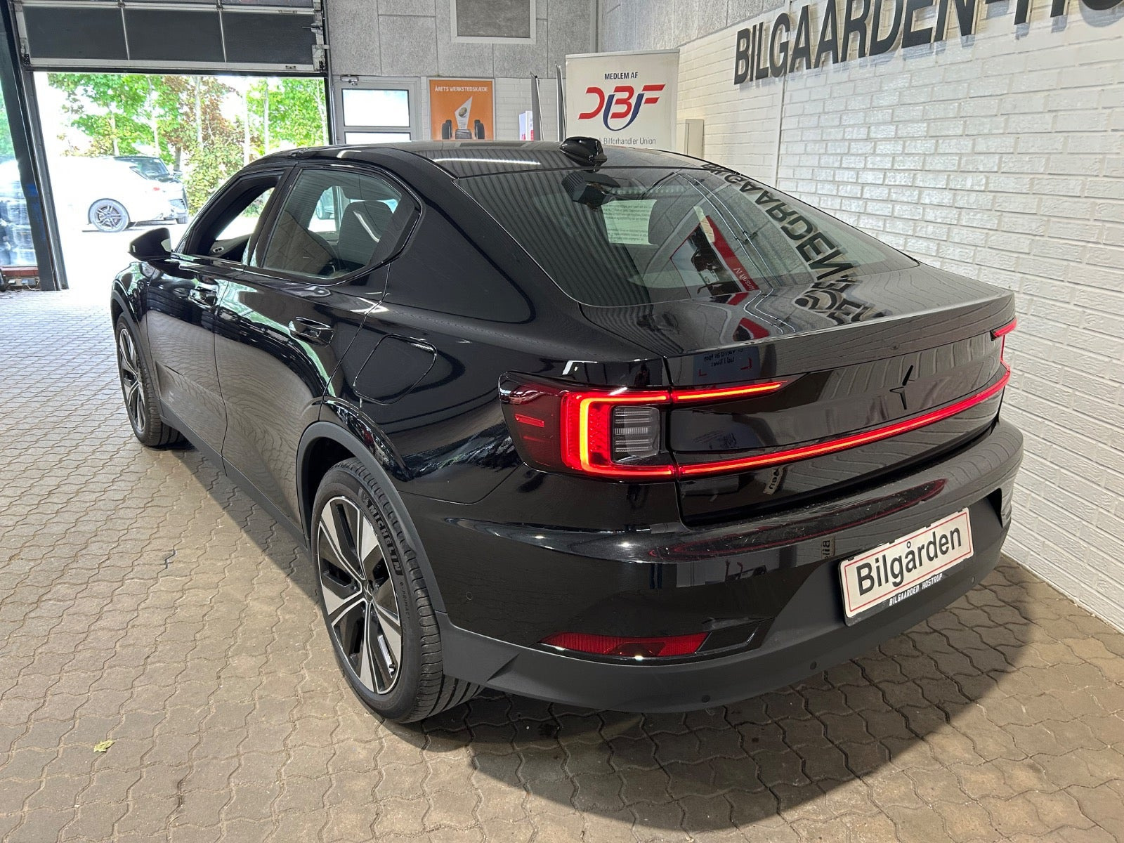 Sort Polestar 2 fra 2023