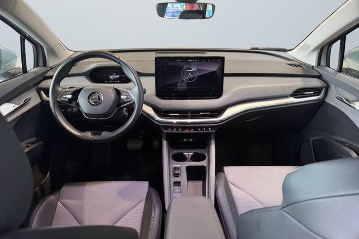 Grå Skoda Enyaq fra 2023