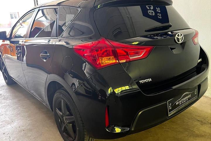 Sort Toyota Auris fra 2014