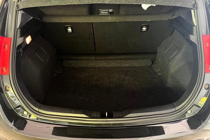 Sort Toyota Auris fra 2014