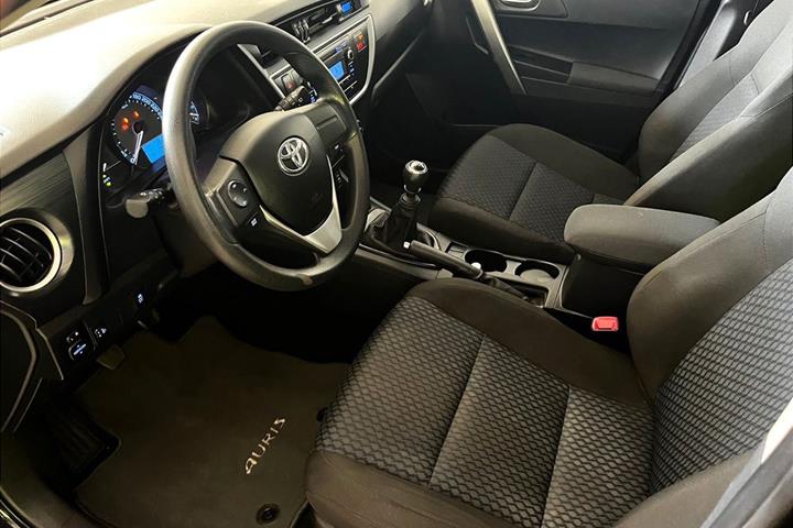Sort Toyota Auris fra 2014