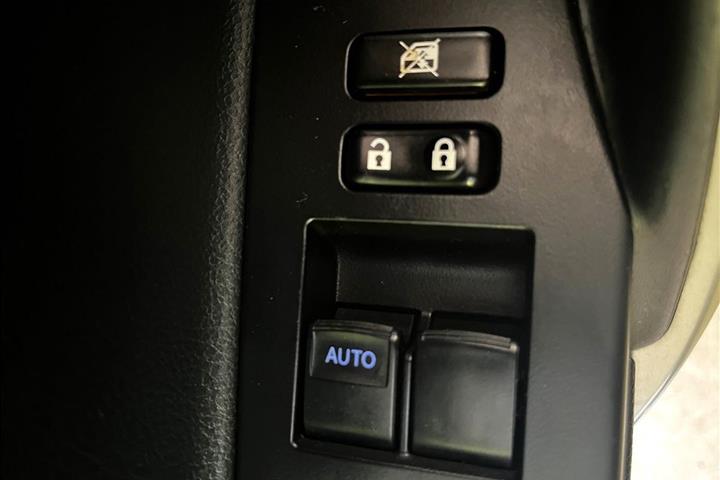 Sort Toyota Auris fra 2014
