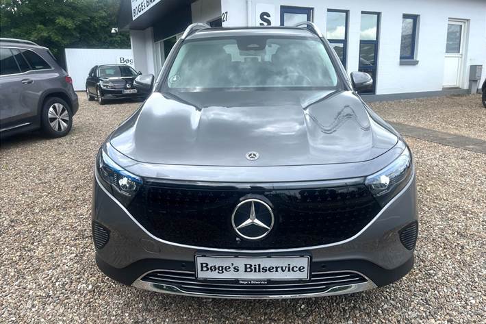 Grå Mercedes EQB 250+ fra 2025