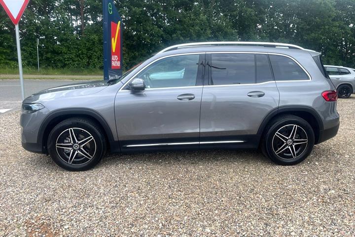 Grå Mercedes EQB 250+ fra 2025