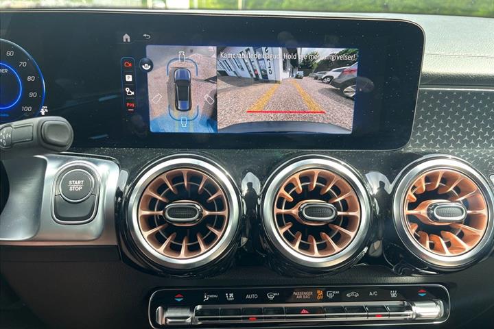 Sort Mercedes EQB 250+ fra 2025