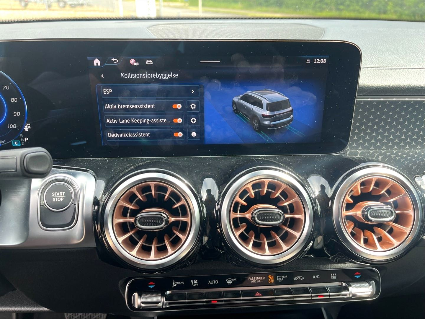 Sort Mercedes EQB 250+ fra 2025