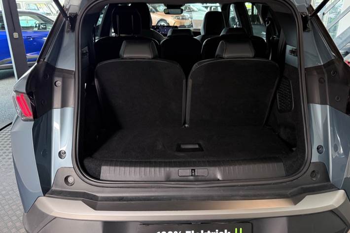 Grå Peugeot e-5008 fra 2025