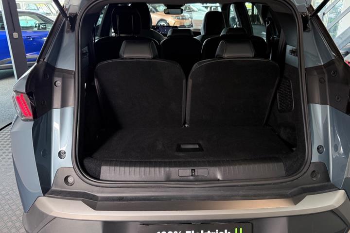 Grå Peugeot e-5008 fra 2025