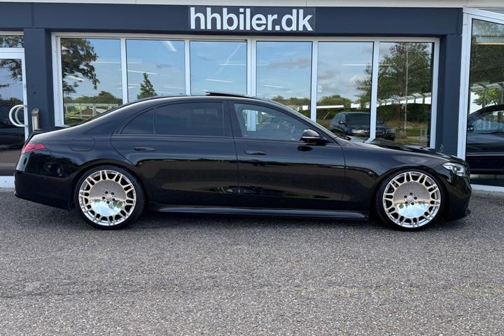 Sort Mercedes S580 e fra 2022
