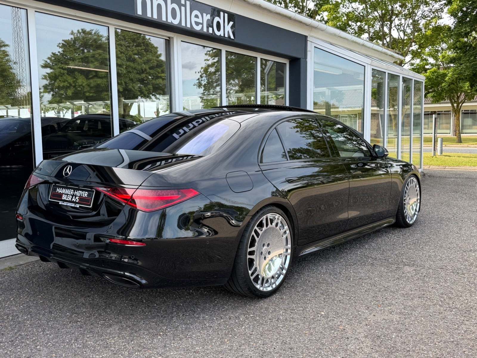 Sort Mercedes S580 e fra 2022